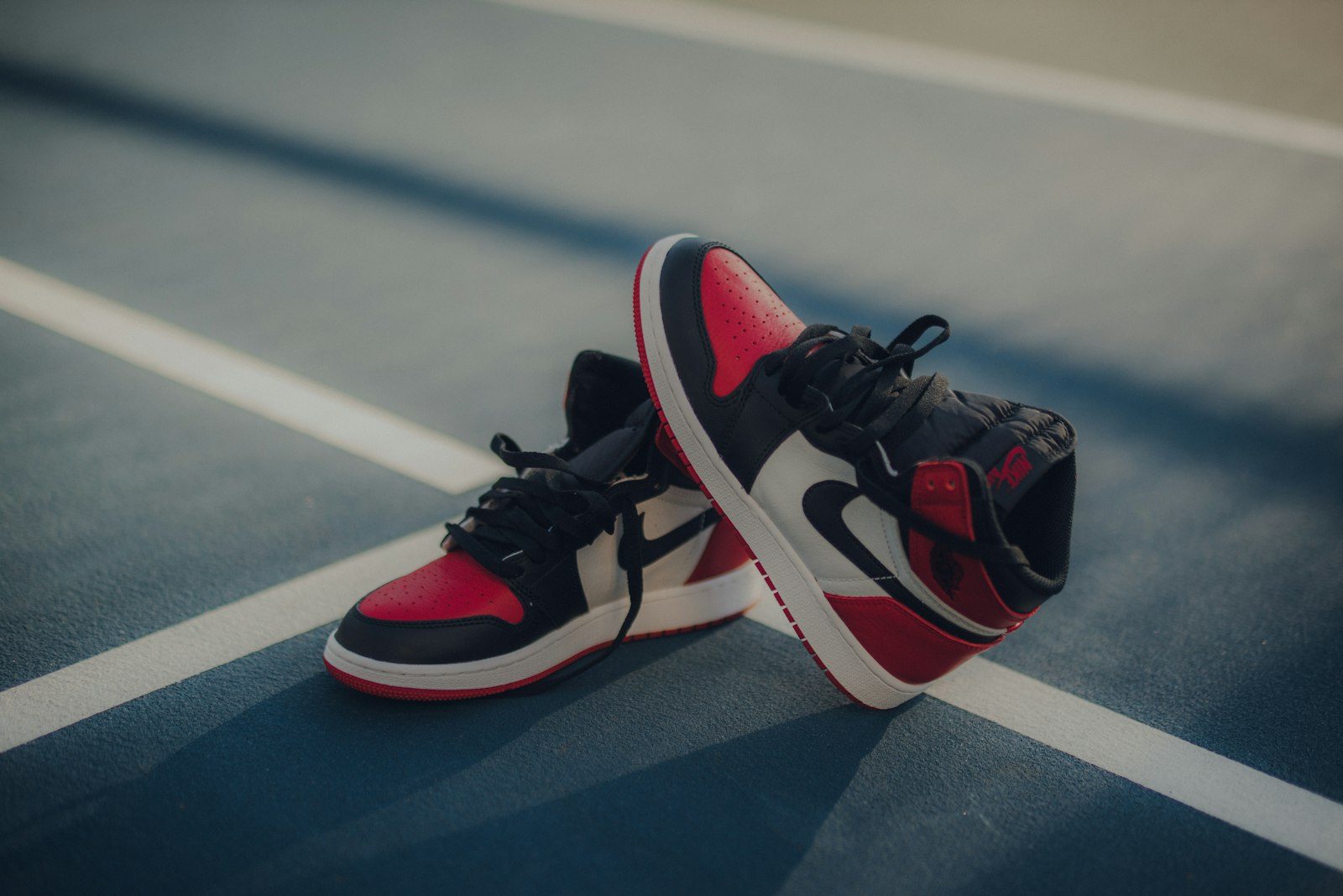 Sneakers & Accessories listings
